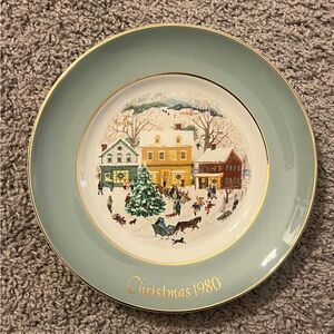 Vintage Avon Wedgewood Christmas Collectible Plate Series 1980 (DecorativePlate)